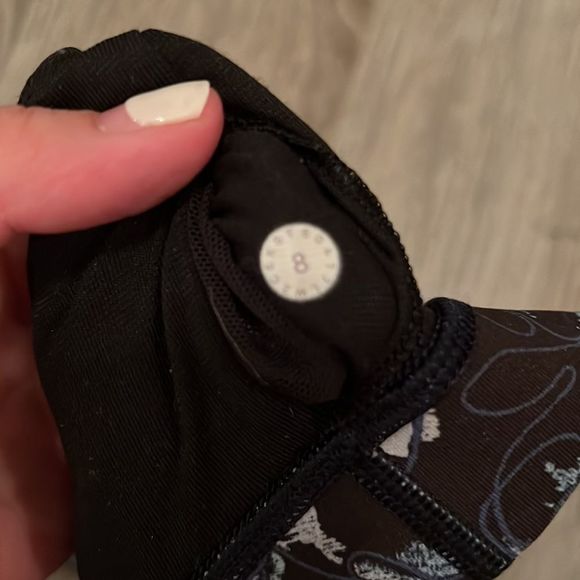 Lululemon black and blue floral sports bra - size 8 - Picture 3 of 3